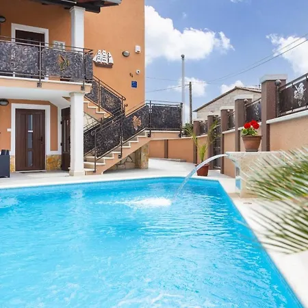 In Poreč - Haus Für 6-8 Personen Kaštelir