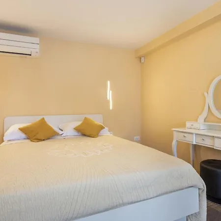 In Porec - Haus Fuer 6-8 Personen * Kaštelir
