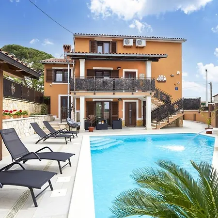 In Poreč - Haus Für 6-8 Personen Villa