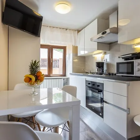 Villa In Poreč - Haus Für 6-8 Personen Kaštelir