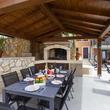 Villa In Poreč - Haus Für 6-8 Personen Kaštelir