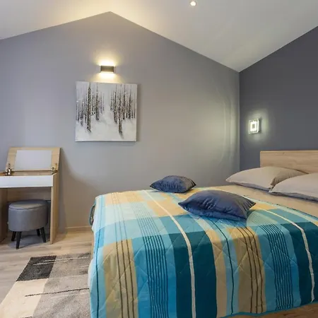 In Poreč - Haus Für 6-8 Personen
