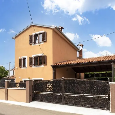 In Porec - Haus Fuer 6-8 Personen Villa *