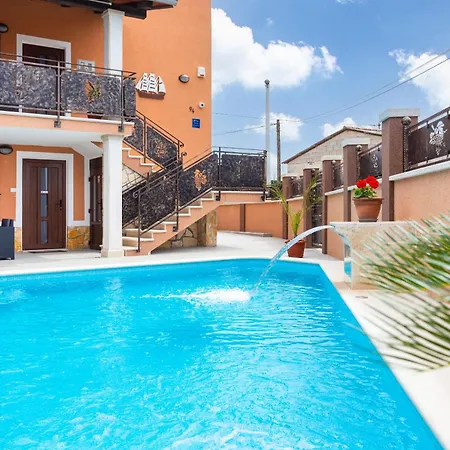 In Porec - Haus Fuer 6-8 Personen Vila *