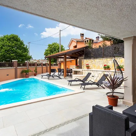 In Porec - Haus Fuer 6-8 Personen Vila *