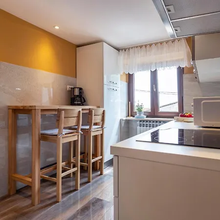 In Porec - Haus Fuer 6-8 Personen * Kastelir