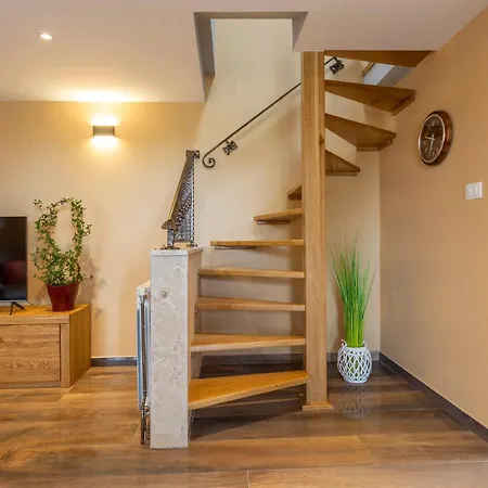 In Porec - Haus Fuer 6-8 Personen Vila