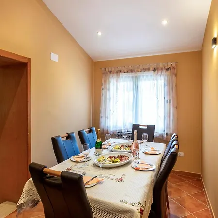 In Porec - Haus Fuer 6-8 Personen Vila Kastelir