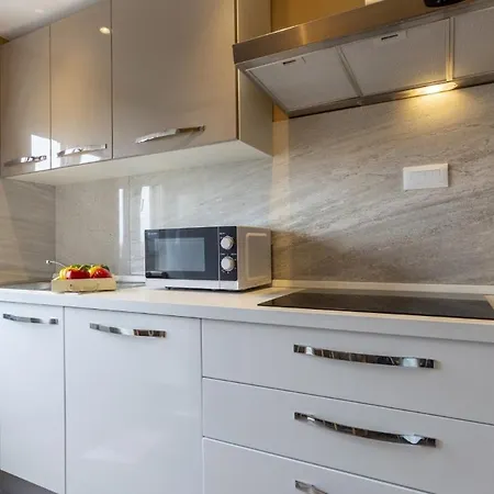 In Porec - Haus Fuer 6-8 Personen * Kastelir