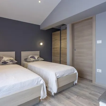 In Porec - Haus Fuer 6-8 Personen Villa *