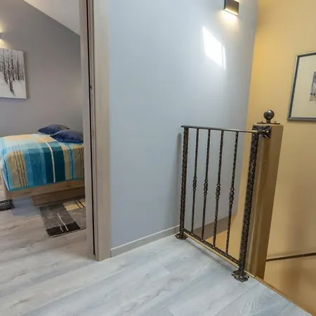 Villa In Porec - Haus Fuer 6-8 Personen Kastelir