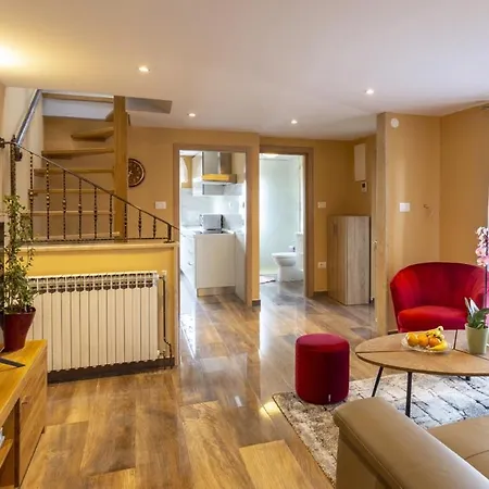 In Porec - Haus Fuer 6-8 Personen Villa