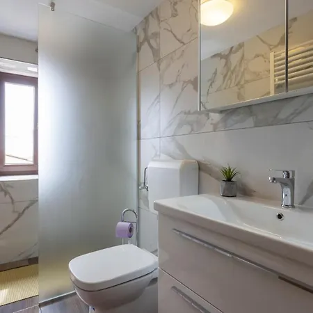 In Porec - Haus Fuer 6-8 Personen Villa