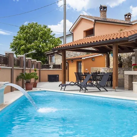 Villa In Porec - Haus Fuer 6-8 Personen