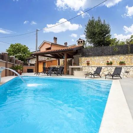 Villa In Porec - Haus Fuer 6-8 Personen *