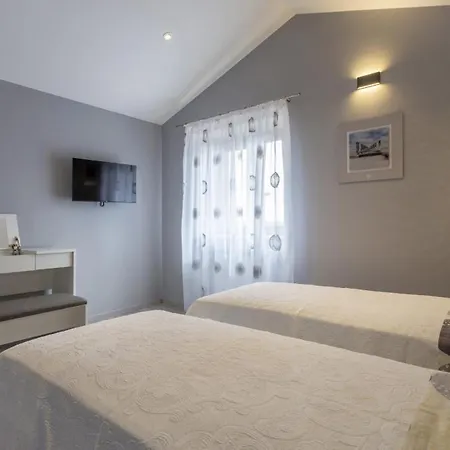 In Porec - Haus Fuer 6-8 Personen Villa