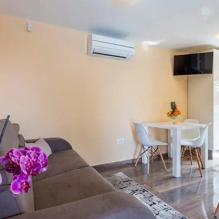 In Poreč - Haus Für 6-8 Personen * Kaštelir