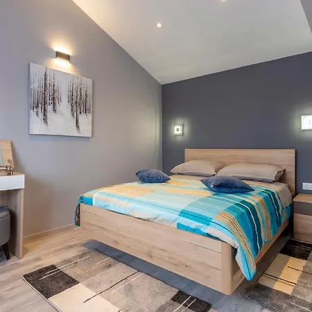 Villa In Poreč - Haus Für 6-8 Personen