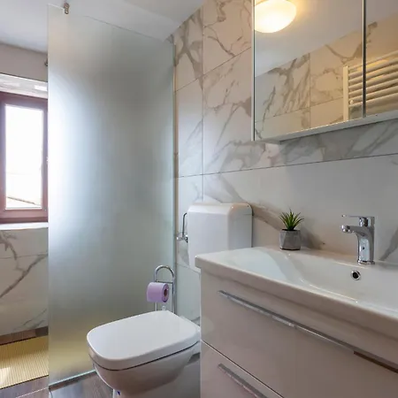 In Poreč - Haus Für 6-8 Personen